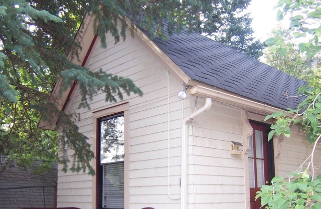 At the Springs Cabin: Walking Location-Charm-Extras Just for You!
