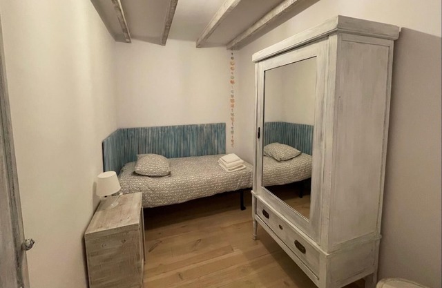 AT002 PLATJA: House for 5 people in second line of the beach of Baix a Mar