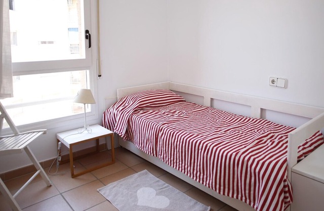 AT038 LES PALMERES: Front line apartment with pool and parking