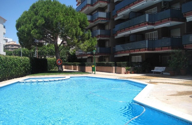AT121 PROTOMAR: Apartment with communal pool a few meters from the beach