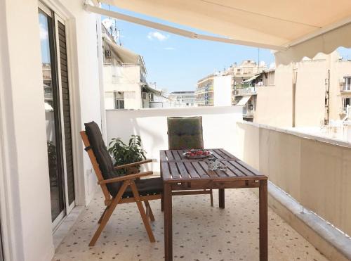 Athens by foot: Perfect flat with terrace