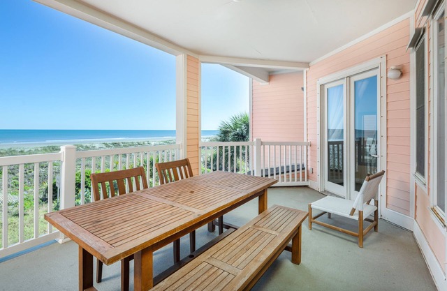 'Atlantic Hideout' on the Beach & Great Location!