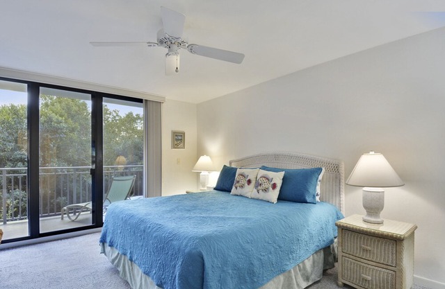 ATLANTIC PARADISE Condo 1800 Atlantic, shared pool, jacuzi, BBQ, family fun!