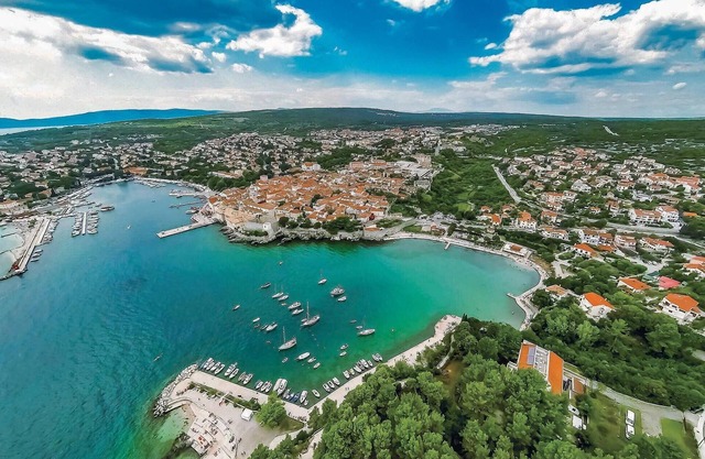 Attractive and familiar vacation apartment in the middle of a picturesque landscape.