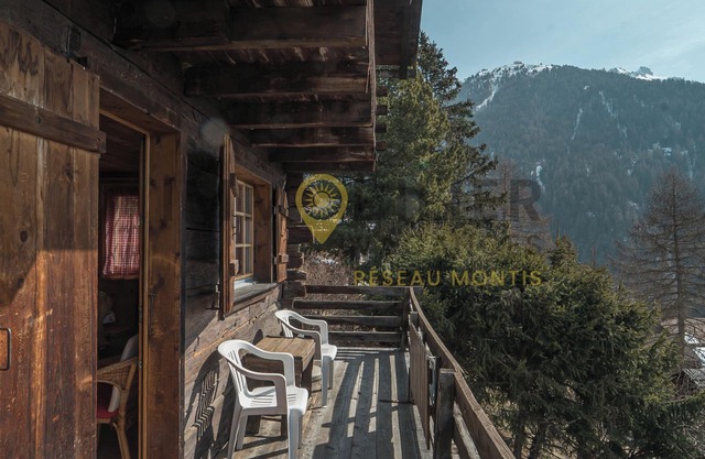 Attractive detached chalet with parking space, rustic and functional, on two floors, with magnificen