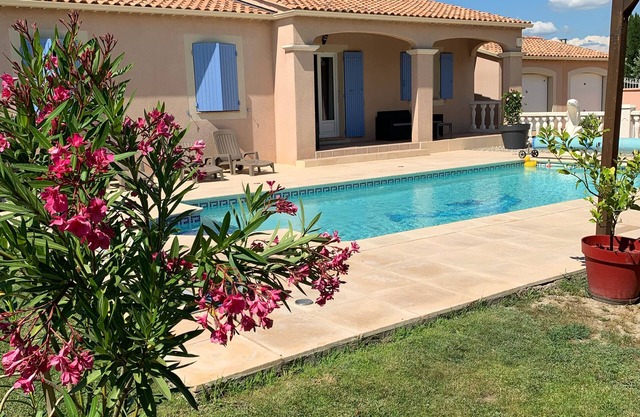 Attractive property with private pool in Mollege, Alpilles