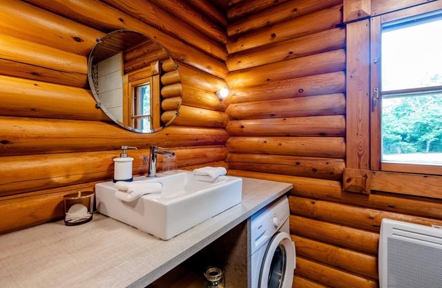 Atypical chalet in the heart of the woods 8km from the sea