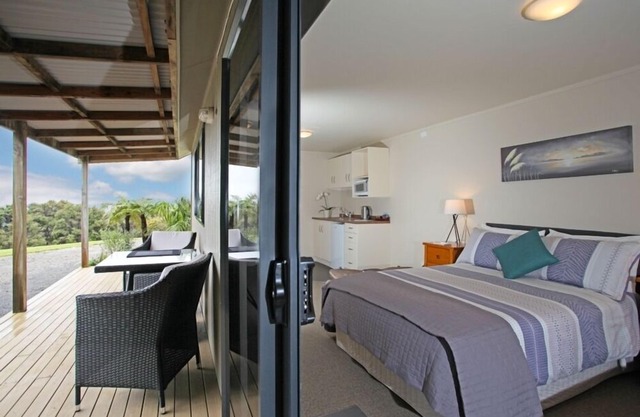 Auckland Country Cottages - Tui Cottage