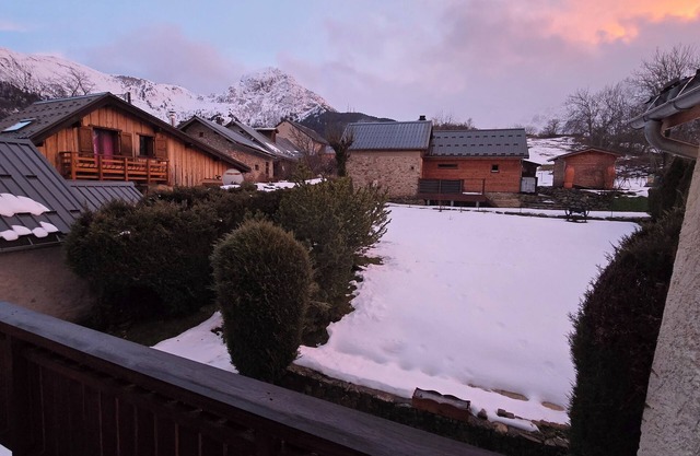 Auris-en-Oisans, Domaine de l'Alpe d'Huez, 10 minutes from the resort.