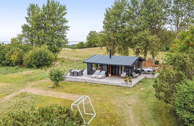 "Aurore" - 1.3km from the sea by Interhome