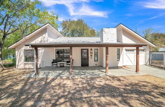 Austin Hillside Getaway 3BR: Pool +Deck & Jacuzzi