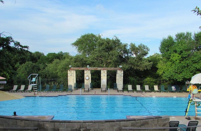Austin Luxe Ranch-5 BR,Fire Pit, Deck Lakes, Hiking, Wedding Venues, Pball, Golf