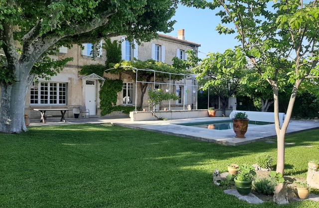 AUTHENTIC PROVENCAL MAS WITH POOL