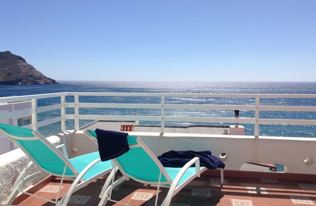 AUTUMN in SAN JOSE Apt 5 pax at 30 m beach and magnificent terrace, CHIMNEY
