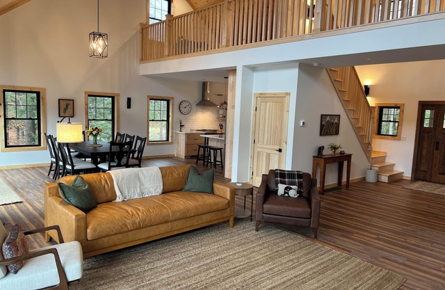 Autumn Retreat: Cozy Lake House Escape on Trout Lake