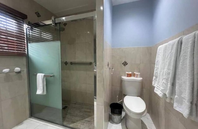 Ava’s Luxury Suite 2BR 1BA