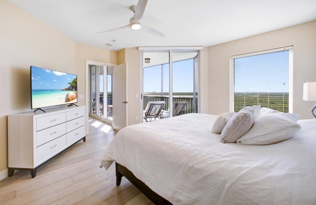 AVAILABLE NOVEMBER 2023! 3-Bedroom & 2-Bath Condo in Golf Community | Sleeps 6