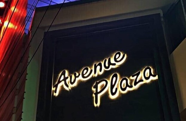 AVENUE PLAZA