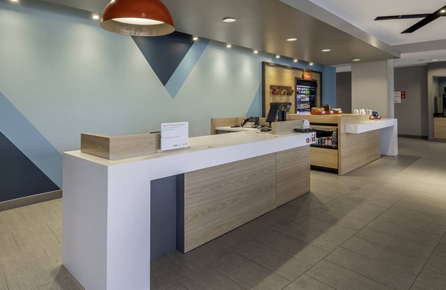 avid hotel Milwaukee West Waukesha by IHG