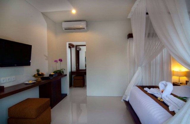 Awan Two Bedroom Private Pool Villa in Seminyak, 5 mnts walk to the beach