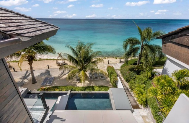 Awe-Inspiring Coastal Stay Perfect for Groups Seeking Bliss - with Kitchen