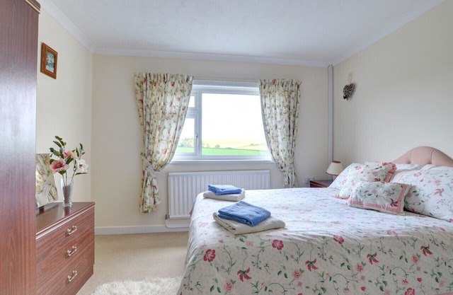 Awel y Grug - Three Bedroom House, Sleeps 5