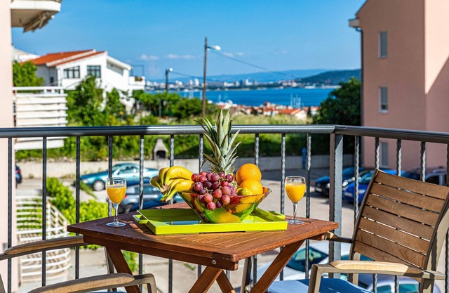 Awesome apartment in Kastel Kambelovac