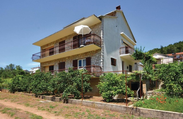 Awesome apartment in Jelsa with WiFi