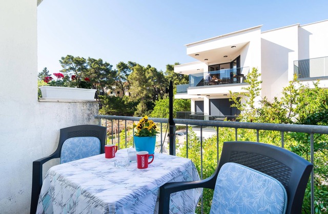 Awesome apartment in Vrboska with WiFi