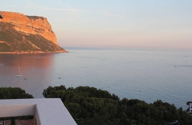 Awesome Apartment Mediterranean Sea View Close to Beaches and Calanques