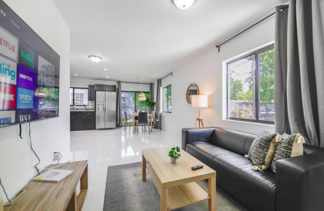 Awesome Duplex 3 Bedrooms 2 bathrooms