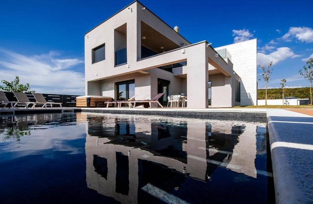 Awesome home in Debeljak