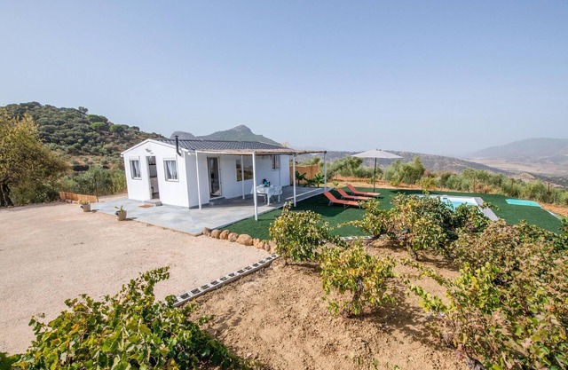 Awesome home in El Gastor with kitchen