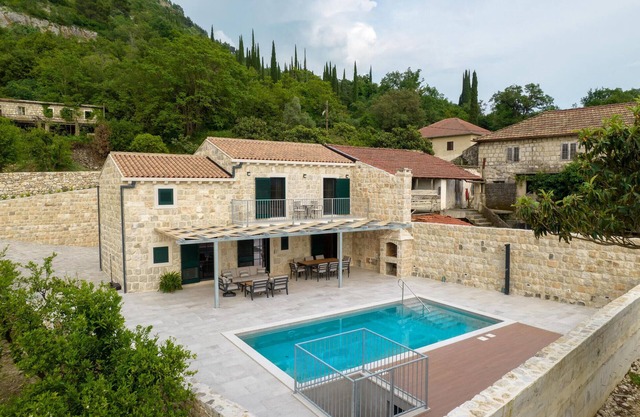 Awesome home in Gruda