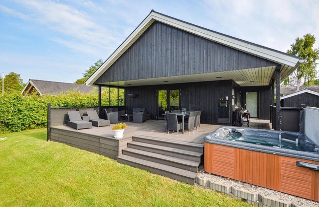 Awesome home in Hejls with WiFi