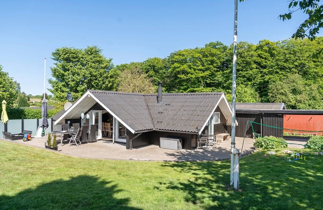 Awesome home in Hejls with WiFi
