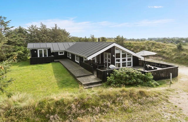 Awesome home in Løkken with kitchen