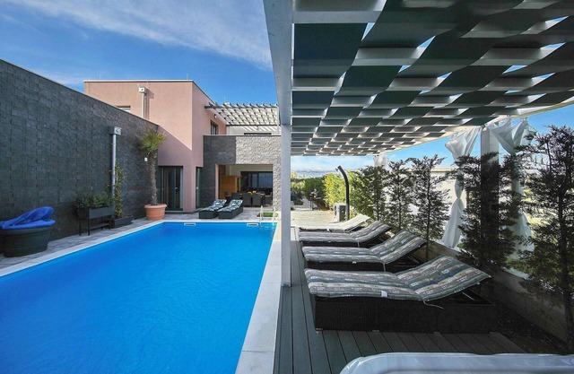 Awesome home in Nin with sauna
