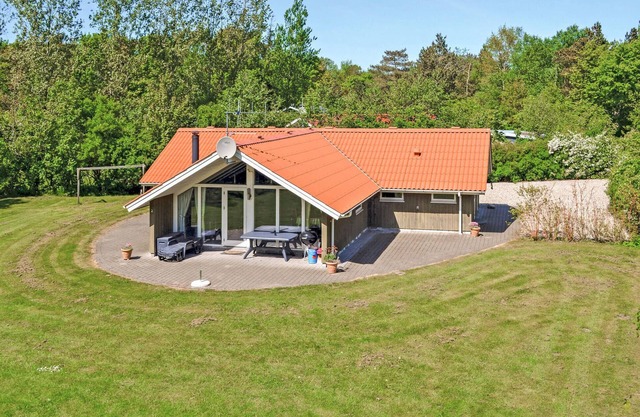 Awesome home in Oksbøl with sauna