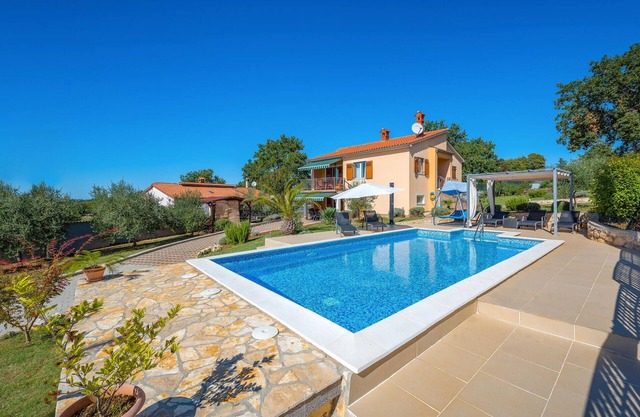 Awesome home in Radmani with WiFi