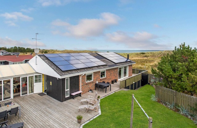 Awesome home in Sæby with WiFi