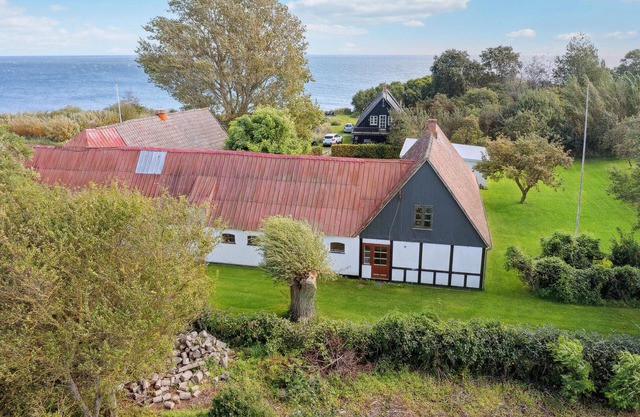 Awesome home in Samsø with kitchen