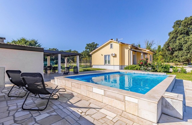 Awesome home in Valtura with WiFi
