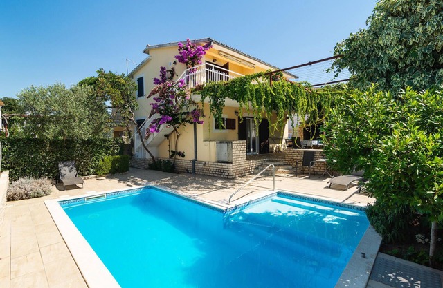Awesome home in Vinisce with WiFi