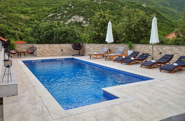 Awesome home in Vrgorac with WiFi