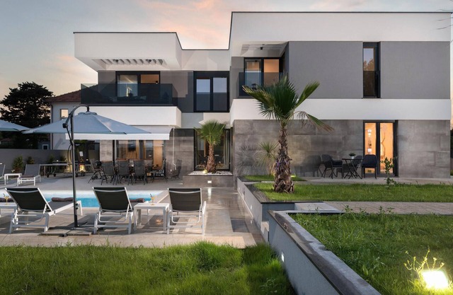 Awesome home in Zaton with WiFi