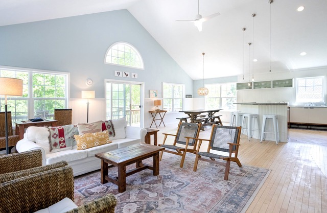 AWESOME HOME & LOCATION - GREAT FOR GROUPS OF ALL SIZES