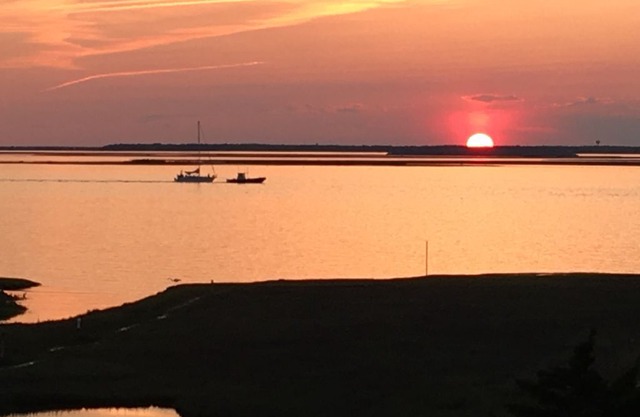 Awesome Sunset views - Convenient to the Beach