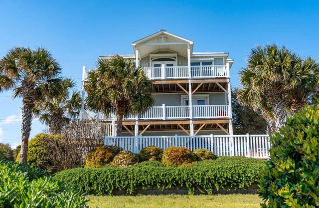 Aye Candy, Almost Oceanfront House in Emerald Isle, NC!