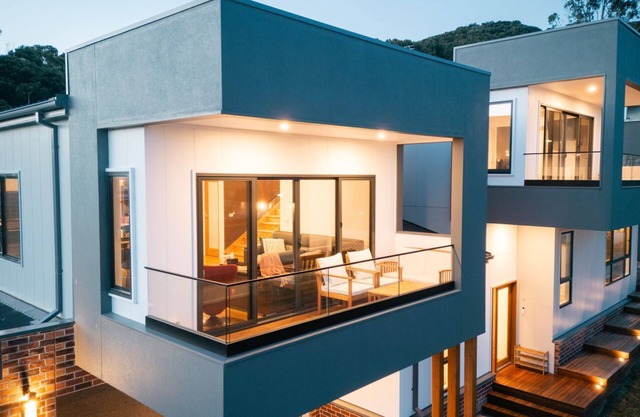 Āyubō - A charming three-story house nestled in the picturesque suburb of Apollo Bay.